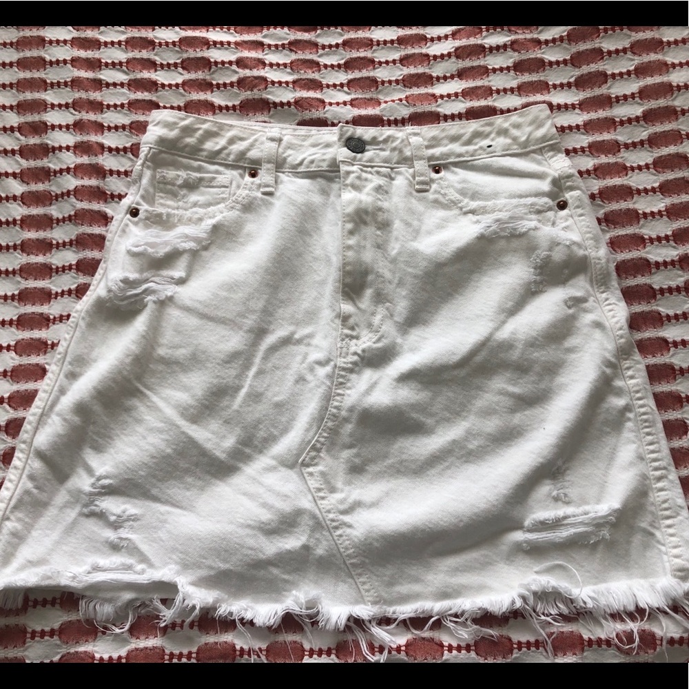 Abercrombie White Distressed Denim Skirt 28